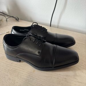 Van Heusen dress shoe size 9.5 black